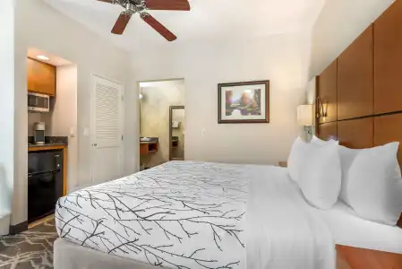 Best Western Plus Silver Saddle Inn - 55