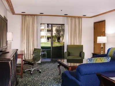 DoubleTree by Hilton Bakersfield - 7