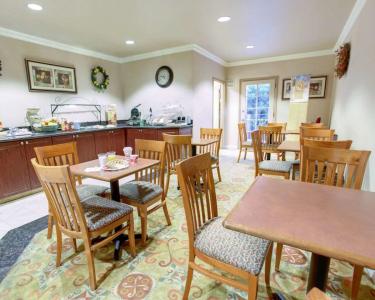 Holiday Inn Express & Suites Mountain View Silicon Valley by IHG - 19