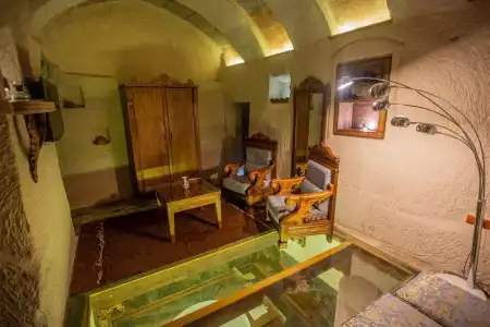 Hermes Cave - 176