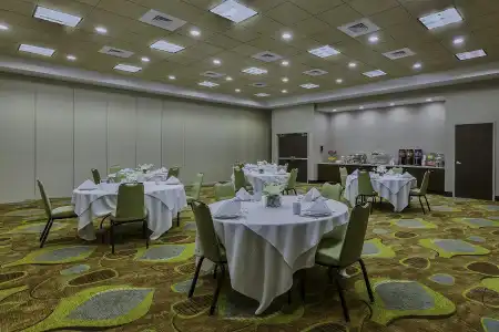 Hampton Inn & Suites Bend - 19