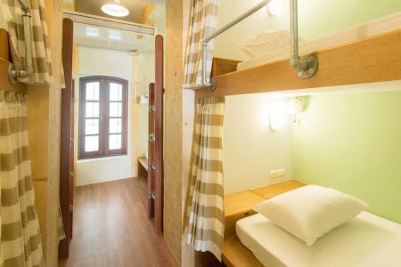 Barn and Bed Hostel - 4