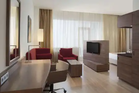 Ramada Encore by Wyndham Kyiv - 4