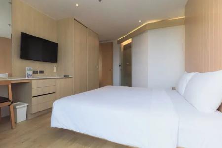 Balcony Seaside Sriracha & Serviced Apartments (SHA Extra Plus) - 118