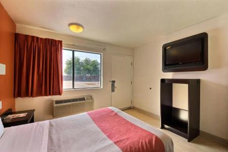 Motel 6 Laredo, TX - South - 37