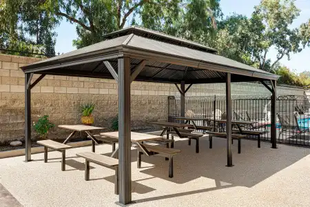 Holiday Inn Express and Suites Bakersfield Central by IHG - 38