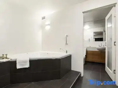 The Old Woolstore Apartment - 114