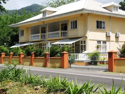 Reef Holiday Apartments - 19