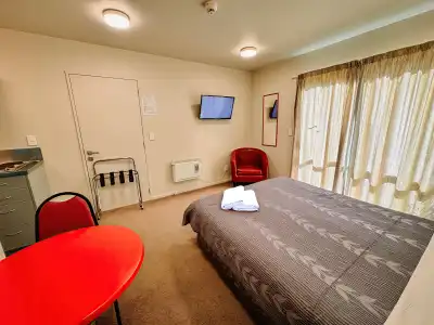 Bealey Avenue Motel - 4