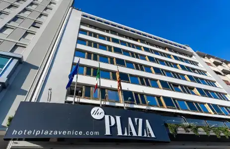Plaza Venice - 0