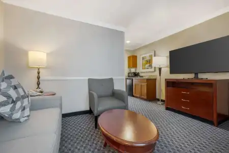 Best Western Plus Marina Shores - 5