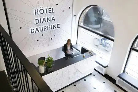 Diana Dauphine - 49