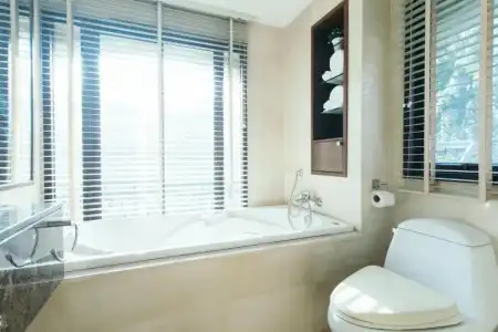 Thomson Residence - 201