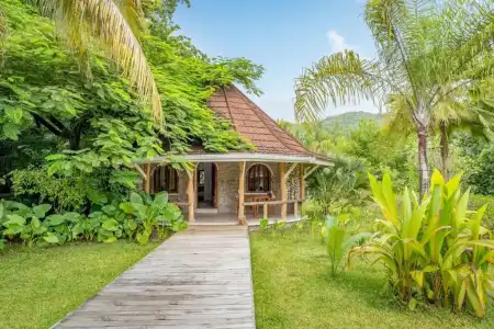 Bliss Praslin - 96