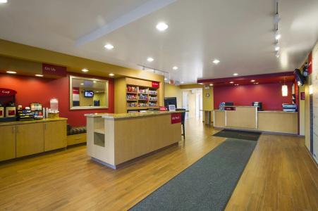 TownePlace Suites Kansas City - 9