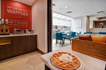 Hampton Inn NY-JFK - 30