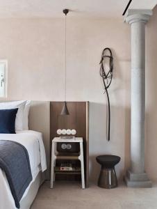 Istoria, A Member of Designs - 118