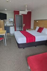 Landmark Manor Motel - 22