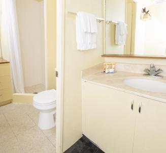 Ohia Waikiki Studio Suites - 34