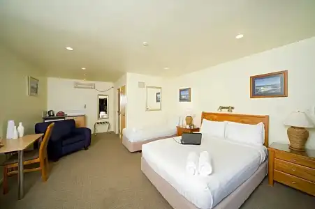 Best Western Ellerslie International - 66