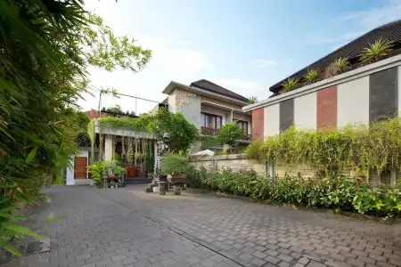 Jineswari Kuta - 26