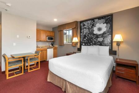 Quality Inn & Suites - 42