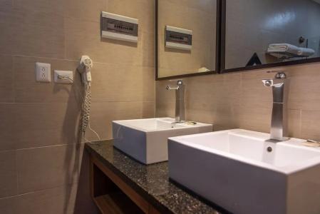 Weston Suites & - 106