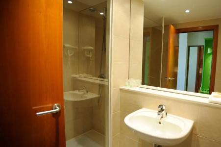 Travelodge Barcelona Cornellà Fira - 35