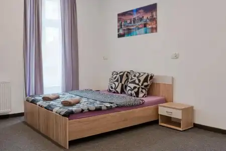 Hostel 70S - 98