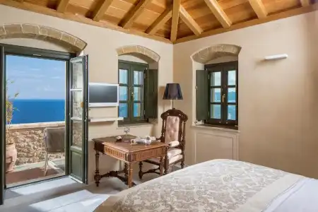 Moni Emvasis Luxury Suites - 75