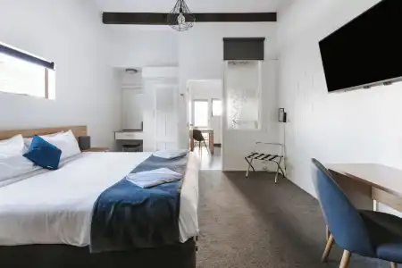 Cobblestone Court Motel – Wenzel Motels - 108