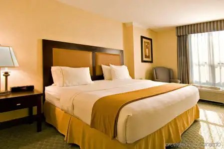 Holiday Inn Express Vancouver-Metrotown (Burnaby) by IHG - 4
