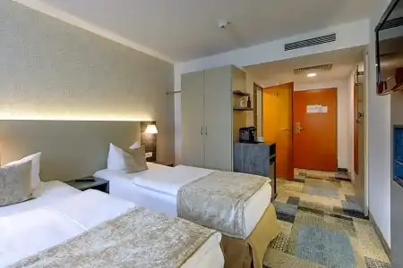PLAZA INN - 103
