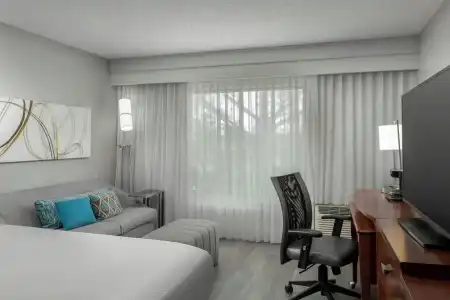 Courtyard by Marriott Houston Rice University - 30