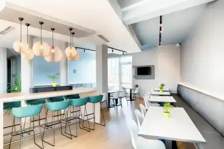 Moxy Berlin Airport - 44