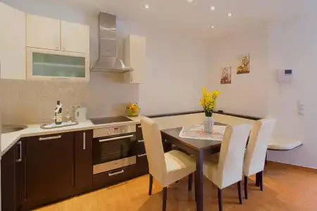 Montelux Apartments - 42