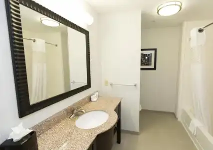 Hampton Inn & Suites Oklahoma City Airport - 7
