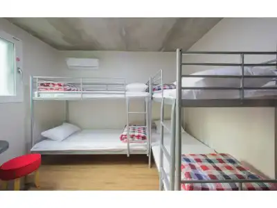KW Hongdae Line Hostel - 2