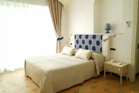 Bellevue Suite - 77