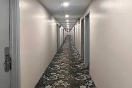 Econo Lodge Motel Village - 42