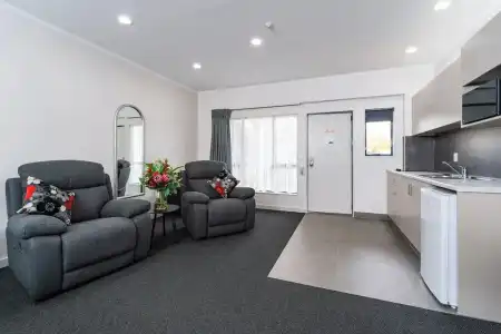 Aubyn Court Spa Motel - 148