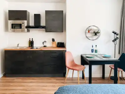 Melter & Apartments - a Neighborhood - 30