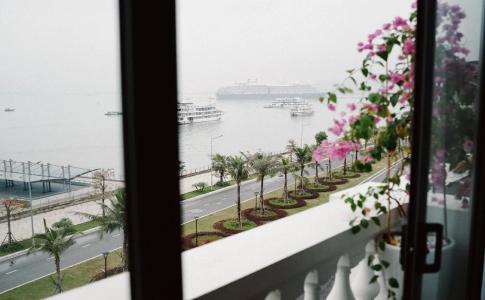 The Confetti Ha Long - 11