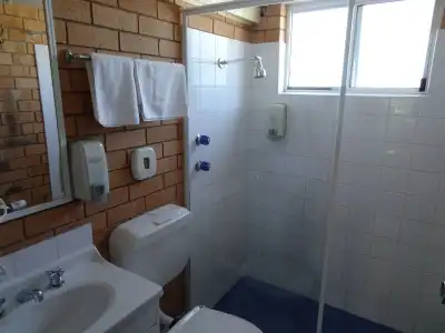 Bosuns Inn Motel - 6