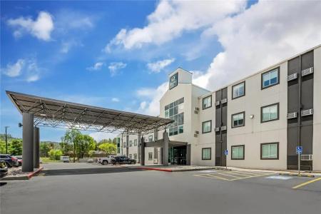 Quality Inn - 8