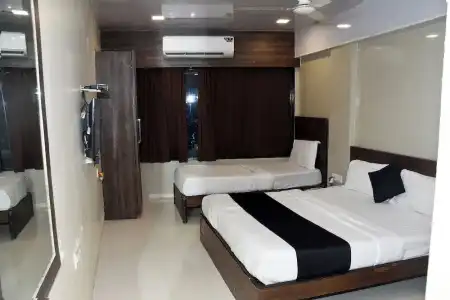 Kamran Residency - Near US Embassy - 32