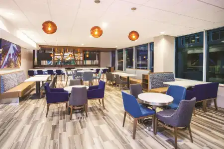 La Quinta Inn & Suites by Wyndham Chicago Downtown - 25