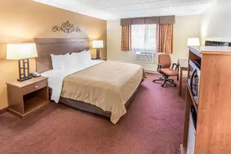 Quality Inn & Suites Green Bay Downtown - 73
