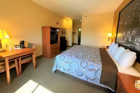 Super 8 by Wyndham Topeka at Forbes Landing - 3