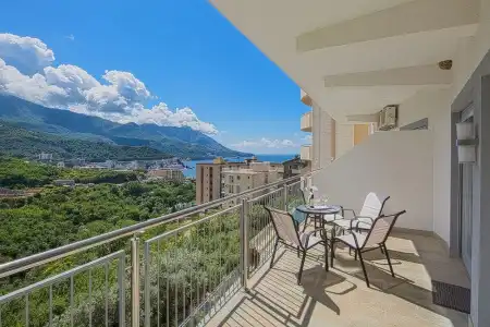 Montelux Apartments - 102